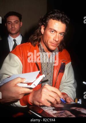 BEVERLY HILLS, Ca - 23. Januar: Schauspieler Jean-Claude Van Damme nehmen an der 50. jährlichen Golden Globe Awards am 23. Januar 1993 im Beverly Hilton Hotel in Beverly Hills, Kalifornien. Foto von Barry King/Alamy Stock Foto Stockfoto