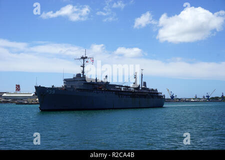 US Naval Vessel, USS Emory S Land, in Pearl Harbor Naval Base Stockfoto