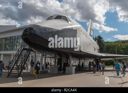 Moskau, Russland - 29 AUGUST, 2015: Die sowjetische Raumfähre "Buran" bei Ausstellung der Errungenschaften der Volkswirtschaft (Vdnh). Stockfoto