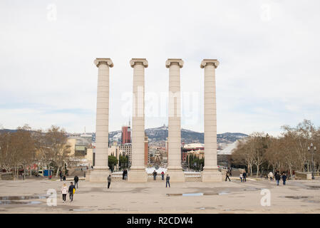 Barcelona, Spanien - 20. März 2018: Vier Spalte und Brunnen von Montjuic in Barcelona. Stockfoto