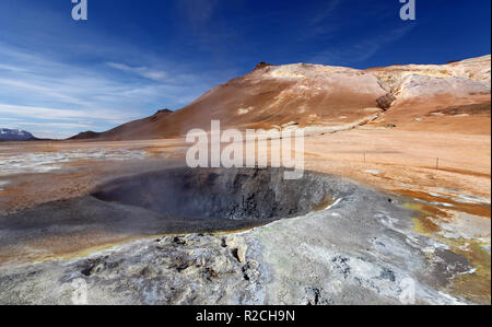 Mudpot in der geothermischen Bereich Hverir, Island Stockfoto