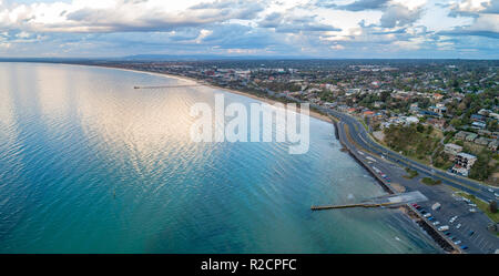 Antenne Panorama von Frankston Vorland bei Sonnenuntergang in Melbourne, Australien Stockfoto