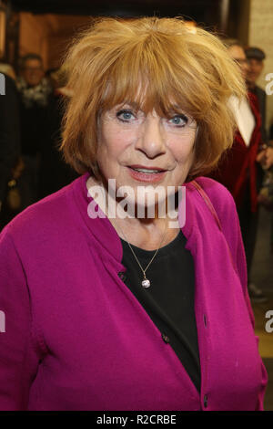 Gäste bei der Premiere des Jubiläums Show im Hansa Theater in Hamburg Mit: Hannelore Hoger Wo: Hamburg, Deutschland Wann: 18 Okt 2018 Credit: Becher/WENN.com Stockfoto