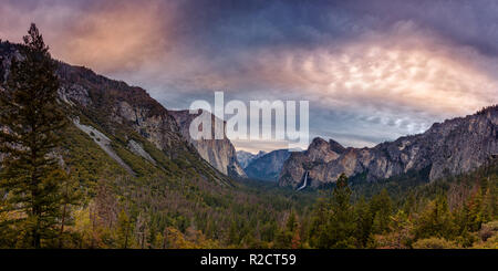 Der Blick aus dem Tunnel Blick übersehen im Yosemite National Park Stockfoto