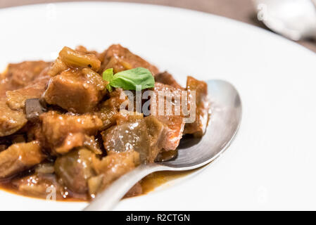 Köstliche caponata serviert in einem Restaurant in Sizilien, Italien Stockfoto