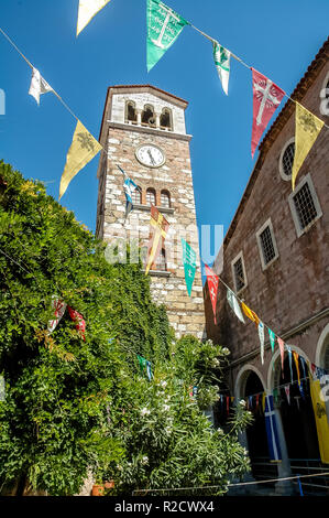 Agiassos Dorf, in der Kirche der Heiligen Maria (Panagia) während der Festlichkeiten der Gottesmutter von Maria (15. August), in Lesbos, Griechenland. Stockfoto