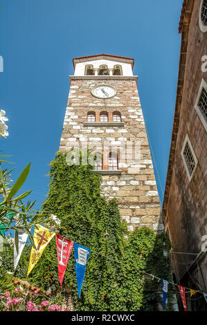 Agiassos Dorf, in der Kirche der Heiligen Maria (Panagia) während der Festlichkeiten der Gottesmutter von Maria (15. August), in Lesbos, Griechenland. Stockfoto