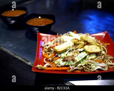 Foto von frisch zubereiteten Teller Yakisoba Stockfoto