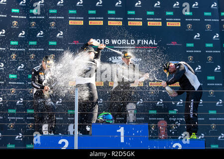 Vallelunga, Italien. 18 Nov, 2018. Lamborghini World Final 2018. Vallelunga Italien 18. November. Bin+LC Kategorien Fahrer auf dem Podium Credit: Fabio Pagani/Alamy leben Nachrichten Stockfoto