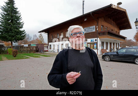 Waging, Deutschland. 16 Nov, 2018. Der ehemalige Fußball-Trainer Werner Lorant, fotografiert auf dem Campingplatz am Waginger See. Lorant, der in einer Wohnung auf dem Campingplatz seit Jahren wird 70 Am 21. November 2018. Quelle: Uwe Lein/dpa/Alamy leben Nachrichten Stockfoto