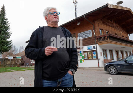 Waging, Deutschland. 16 Nov, 2018. Der ehemalige Fußball-Trainer Werner Lorant, fotografiert auf dem Campingplatz am Waginger See. Lorant, der in einer Wohnung auf dem Campingplatz seit Jahren wird 70 Am 21. November 2018. Quelle: Uwe Lein/dpa/Alamy leben Nachrichten Stockfoto