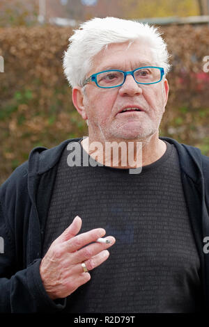 Waging, Deutschland. 16 Nov, 2018. Der ehemalige Fußball-Trainer Werner Lorant, fotografiert auf dem Campingplatz am Waginger See. Lorant, der in einer Wohnung auf dem Campingplatz seit Jahren wird 70 Am 21. November 2018. Quelle: Uwe Lein/dpa/Alamy leben Nachrichten Stockfoto