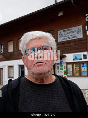 Waging, Deutschland. 16 Nov, 2018. Der ehemalige Fußball-Trainer Werner Lorant, fotografiert auf dem Campingplatz am Waginger See. Lorant, der in einer Wohnung auf dem Campingplatz seit Jahren wird 70 Am 21. November 2018. Quelle: Uwe Lein/dpa/Alamy leben Nachrichten Stockfoto