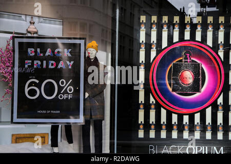 Die Oxford Street, London, UK, 19. Nov 2018 - House of Fraser Store auf der Oxford Street LondonÕs macht sich bereit für Schwarzer Freitag Veranstaltung mit großen Einsparungen. Schwarzer Freitag (am 23. November 2018) ist ein Shopping Event mit Ursprung aus den USA, wo die Einzelhändler Schrägstrich Preise am Tag nach Thanksgiving. Credit: Dinendra Haria/Alamy leben Nachrichten Stockfoto