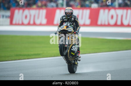 Manilva, Malaga, Spanien. 18 Nov, 2018. GP Comunitat Valenciana Moto GP. Fancesco Bagnaia, von Sky Racing Team/Kalex, der Weltmeister in der Moto2-Fahrer. Nach dem Moto2-Rennen. Credit: rosdemora/Alamy leben Nachrichten Stockfoto