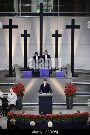 Berlin, Deutschland. 18 Nov, 2018. Der französische Präsident Emmanuel Längestrich spricht im Bundestag an der zentralen Gedenkveranstaltung für die Memorial Day. Quelle: Michael Kappeler/dpa/Alamy leben Nachrichten Stockfoto