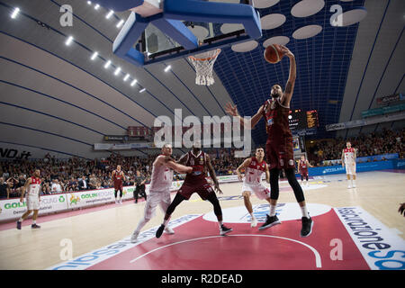 Mestre, Italien. Nov, 2018 18. Während der SerieA LBA Basketball Match zwischen Umana Reyer Vs Ax Armani Mailand in Mestre (Ve) in der 7.Spieltag der PALASPORT TALIERCIO, Mestre in Venedig am 18. November 2018 Credit: Unabhängige Fotoagentur/Alamy leben Nachrichten Stockfoto