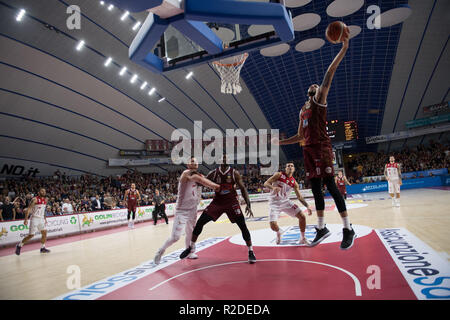 Mestre, Italien. Nov, 2018 18. Während der SerieA LBA Basketball Match zwischen Umana Reyer Vs Ax Armani Mailand in Mestre (Ve) in der 7.Spieltag der PALASPORT TALIERCIO, Mestre in Venedig am 18. November 2018 Credit: Unabhängige Fotoagentur/Alamy leben Nachrichten Stockfoto