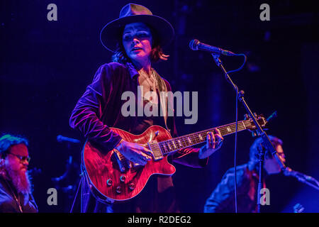 Mailand Italien. 18. November 2018. Die Musiker, Model und Schauspielerin Suzanne SANTO führt live auf der Bühne im Alcatraz Eröffnung der Show von Hozier. Credit: Rodolfo Sassano/Alamy leben Nachrichten Stockfoto