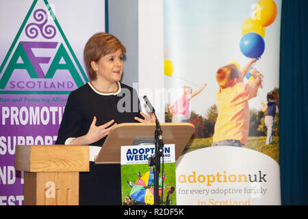 Edinburgh, West Lothian, Schottland. 19. November 2018. Erster Minister von Schottland Nicola Sturgeon der Scottish National Party (SNP) in seiner Rede auf der Konferenz zur Eröffnung der Annahme Woche Schottland 2018 durch Adoption Großbritannien Schottland organisiert. © Richard Newton/Alamy leben Nachrichten Stockfoto