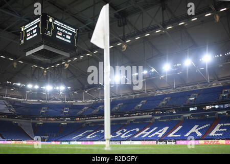 Übersicht Veltins Arena mit Fahne. GES/Fußball/Nationen Liga: Deutschland - Niederlande, 19.11.2018 Fußball: Nationen Liga: Deutschland vs Holland, Gelsenkirchen, 19. November 2018 | Verwendung weltweit Stockfoto