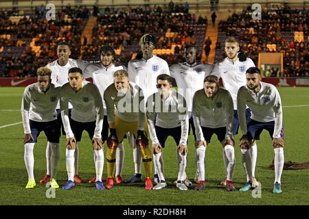 Colchester, Großbritannien. 19. November 2018. England U20 das Line-up für ein Foto des Teams vor dem Internationalen Freundschaftsspiel zwischen England U20 und U20 an JobServe Gemeinschaft Stadion am 19. November 2018 in Colchester, England. (Foto von Matt Bradshaw/phcimages) Credit: PHC Images/Alamy leben Nachrichten Stockfoto