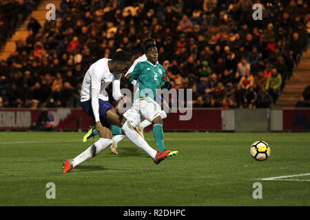 Colchester, Großbritannien. 19. November 2018. Joseph Willock von England Kerben zu es 1-0 während der internationalen Freundschaftsspiel zwischen England U20 und U20 an JobServe Gemeinschaft Stadion am 19. November 2018 in Colchester, England. (Foto von Matt Bradshaw/phcimages) Credit: PHC Images/Alamy leben Nachrichten Stockfoto