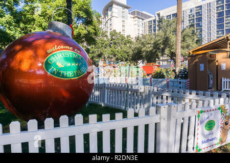 Dezember 6, 2017 San Jose/CA/USA - Eingang zum "Weihnachten im Park" downtown Anzeige in Plaza de Cesar Chavez, Silicon Valley, South San Fr Stockfoto