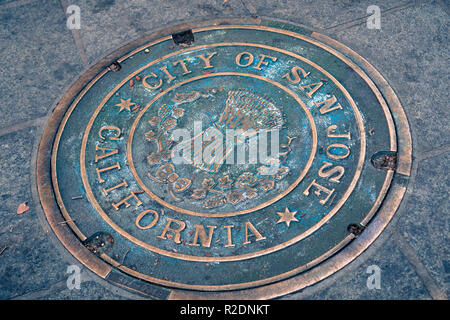 Dezember 7, 2017 San Jose/Kalifornien/USA: in der Nähe der Stadt San Jose Kanaldeckel auf dem Bürgersteig in der Innenstadt Stockfoto