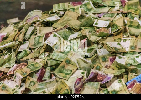 Geld auf eine kaiserliche Grab an Ming Dynastie kaiserlichen Gräber, die von den Kaisern der Ming Dynastie in Peking, China gebaut Stockfoto