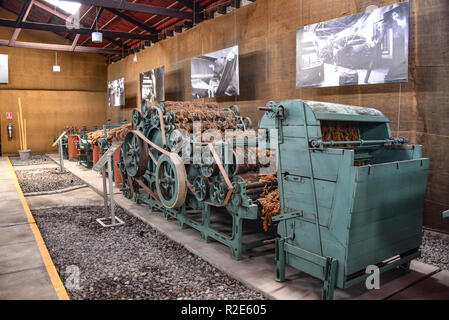 Arequipa, Peru - Oktober 7, 2018: Industrielle Maschinen für die Verarbeitung von Rohstoffen Alpaka Wolle verwendet. Stockfoto