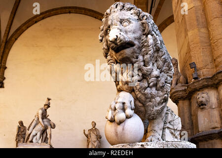 Florenz, Lion Statue auf der Piazza della Signoria. Statue von Flaminio Vacca 1600 Stockfoto