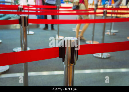 Stretch Menschenmenge Queue Steuerung Barriere Post Stanchion Gurtabroller Ribbon Begrenzung (CTK Photo/Libor Sojka) Stockfoto