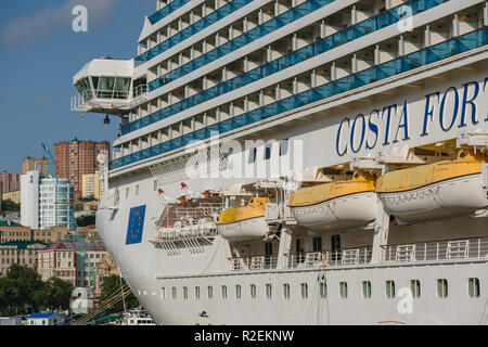 Wladiwostok, Russland - 22 September, 2018: Die Fortuna klasse Kreuzfahrtschiff "Costa Fortuna" Docks am Hafen von Wladiwostok. Stockfoto