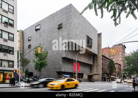 New York City, USA - 23. Juni 2018: Die Met Breuer, Außenansicht. Es ist ein Museum für moderne und zeitgenössische Kunst in der Madison Avenue in der Upper East S Stockfoto