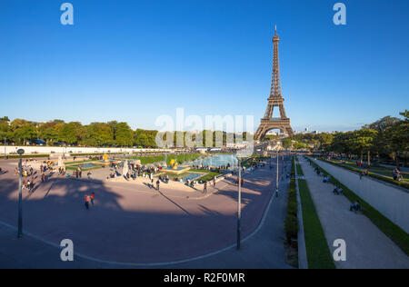 PARIS, Frankreich, 7. September 2018 - Blick auf den Eiffelturm von Jardins du Trocadéro in Paris, Frankreich. Stockfoto