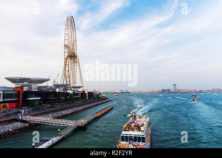 Dubai, Vereinigte Arabische Emirate - November 16, 2018: Ain Dubai Riesenrad und Bluewaters Insel neu Freizeit und Reisen vor Ort in Dubai Blick von geöffnet Stockfoto