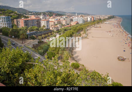 Panorama der Ferienort Calella an einem Sommertag. Spanien. Stockfoto