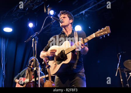 Folk-rock Musiker Seth Lakeman und seine Band im Konzert an Holmfirth Picturedrome, West Yorkshire, 17. November 2108 Stockfoto