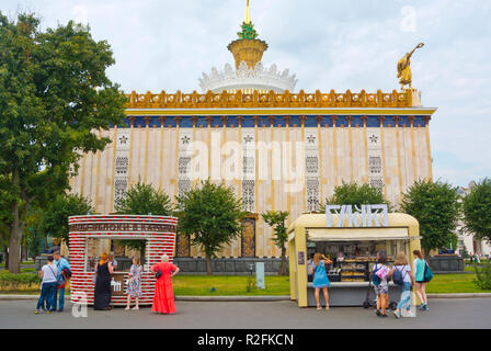 Imbiss Stände, VDNKh, Ausstellungsbereich, Moskau, Russland Stockfoto