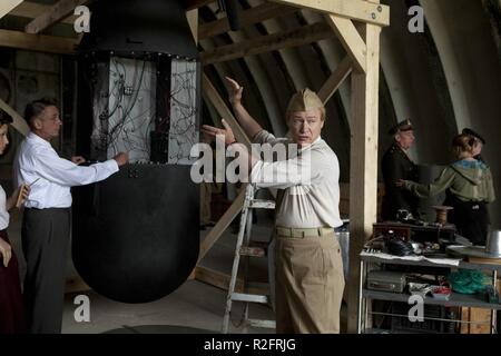 Hundraåringen Som Klev Ut Genom Fönstret Och Försvann der hundertjährige, der aus dem Fenster und verschwand Jahr kletterte: 2013 Schweden Direktor: Felix Herngren Robert Gustafsson Stockfoto