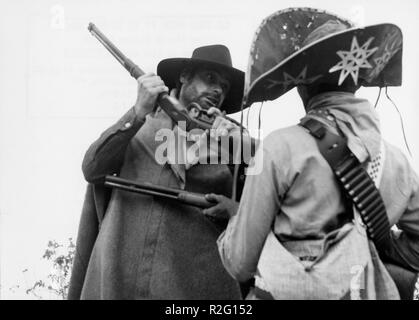 Deus e o Diabo na Terra Do Sol Schwarz Gott, White Devil Jahr: 1964 Brasilien Regie: Glauber Rocha Geraldo Del Rey, Mauricio do Valle Stockfoto