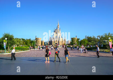 Schöne Cinderella Castle, das Symbol von Tokyo Disneyland in Tokio Disney Resort in Urayasu, Präfektur Chiba, Tokio, Japan Stockfoto