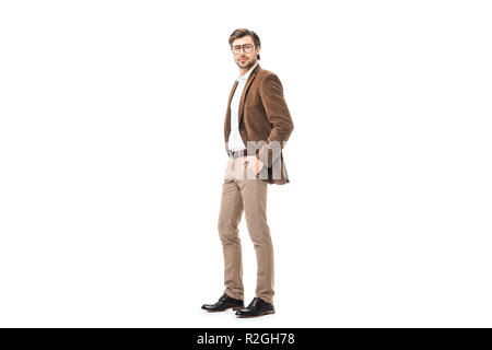 Junger Mann in Brillen und Samt Jacke posiert isoliert auf weißem Stockfoto