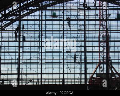 Gerüst Akrobaten i Stockfoto