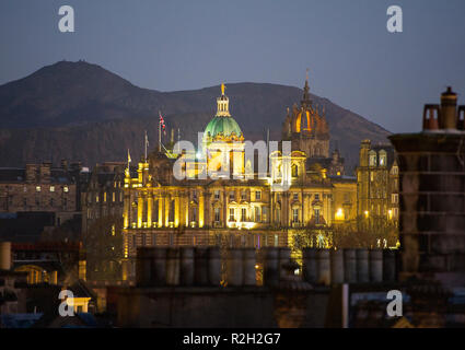 Blick auf das Stadtzentrum von Edinburgh Dächer und die Bank von Schottland Hauptsitz auf dem Damm, Edinburgh, Schottland. Stockfoto
