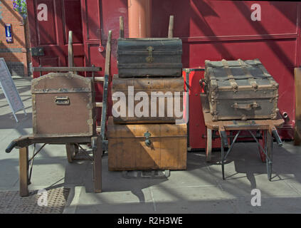 WORCESTER KIDDERMINSTER MIAR 0 N; Severn Valley Railway; 1930 LJUGGAGE auf Bahnhöfen TROLLEY Stockfoto