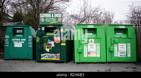 SWINDON, Großbritannien, 18. November 2018: Die Heilsarmee Bekleidung und Schuhe Bank Stockfoto