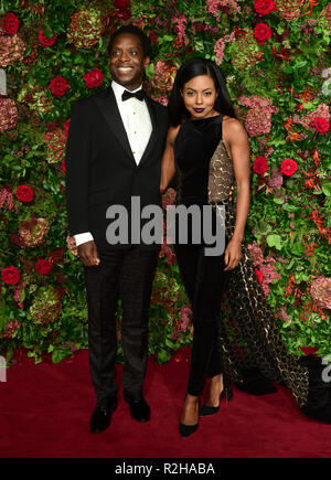 Adrienne Warren (rechts) und die Teilnahme an den Evening Standard Theater Awards 2018 im Theatre Royal, Drury Lane in Covent Garden, London Stockfoto