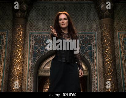 Siebten Sohn Jahr: 2014 UK / USA Regie: Sergei Bodrov Julianne Moore Stockfoto